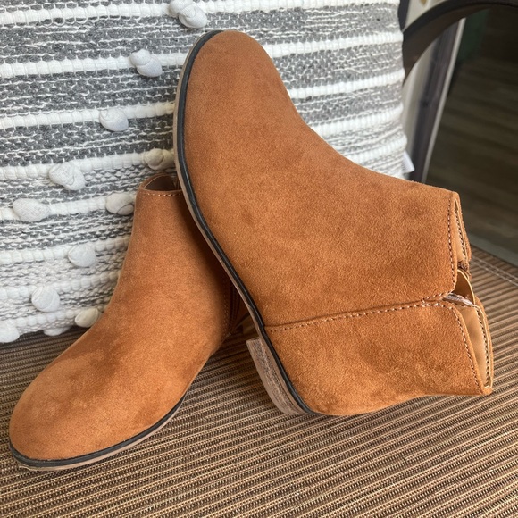 Cat & Jack Kids Camel Suede Ankle Boots - Picture 1 of 6